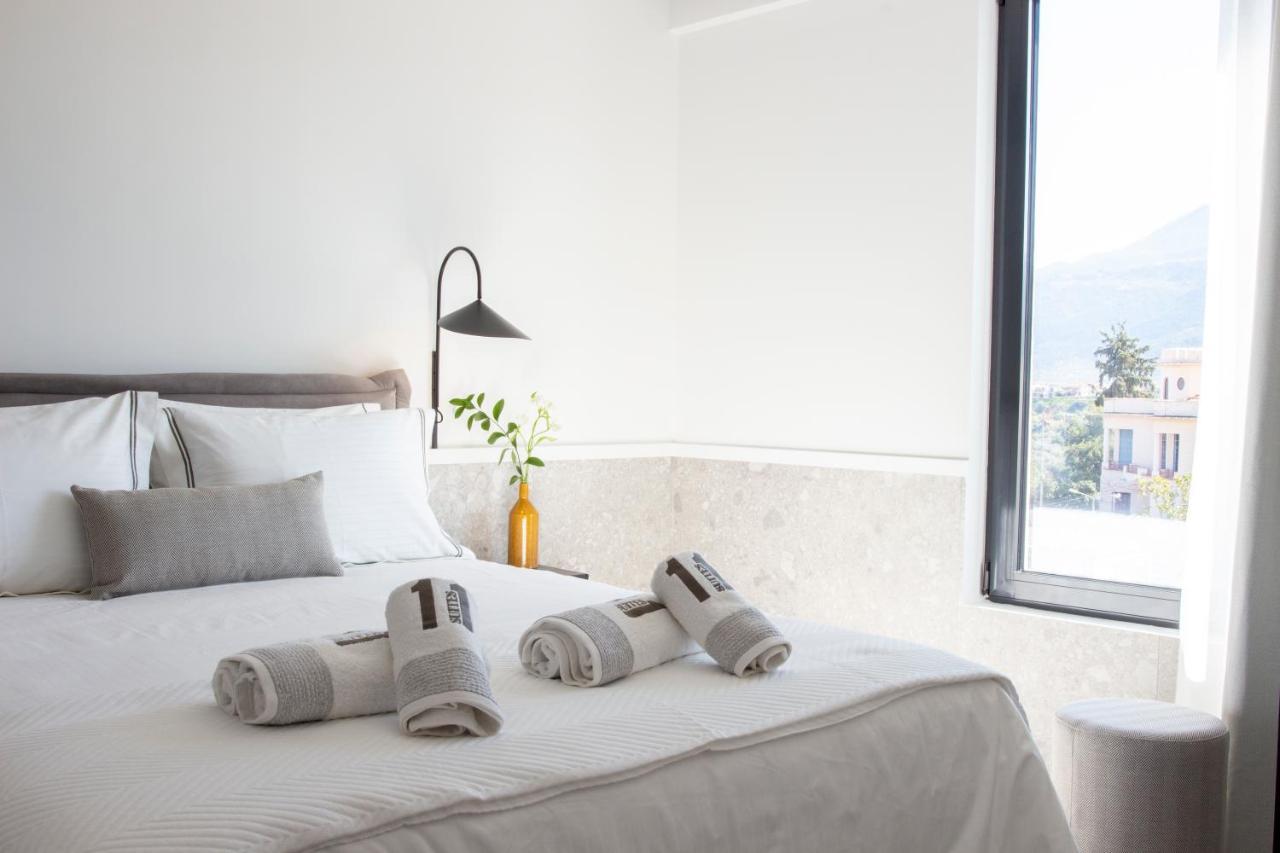 11Suites Aígio Exteriér fotografie
